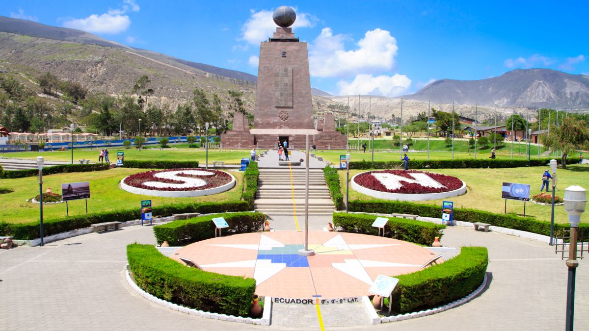 Quito - Világ Közepe Emlékmű