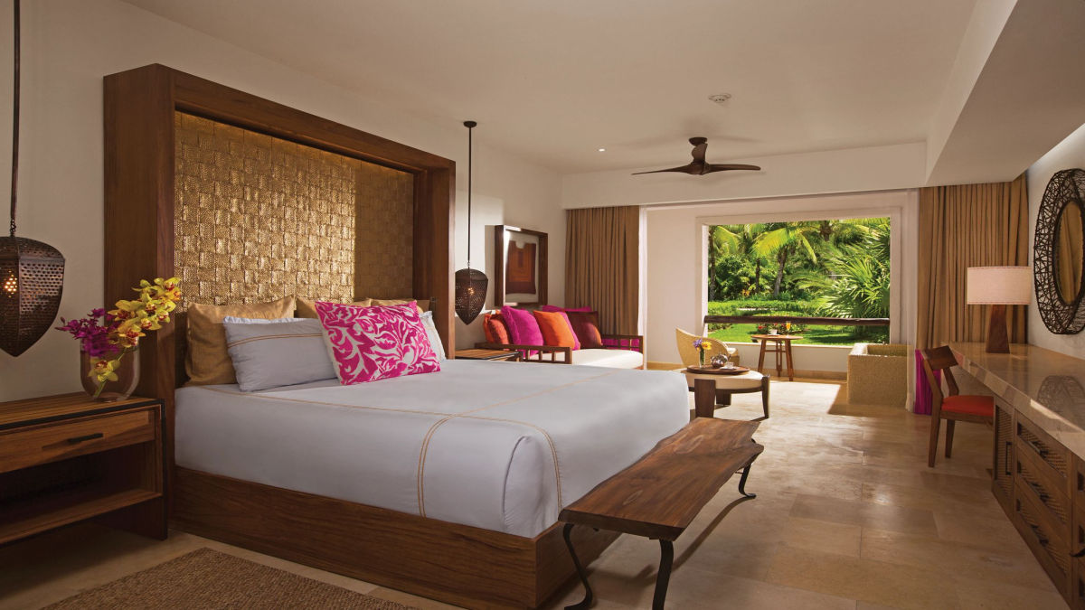 Junior suite tropical view