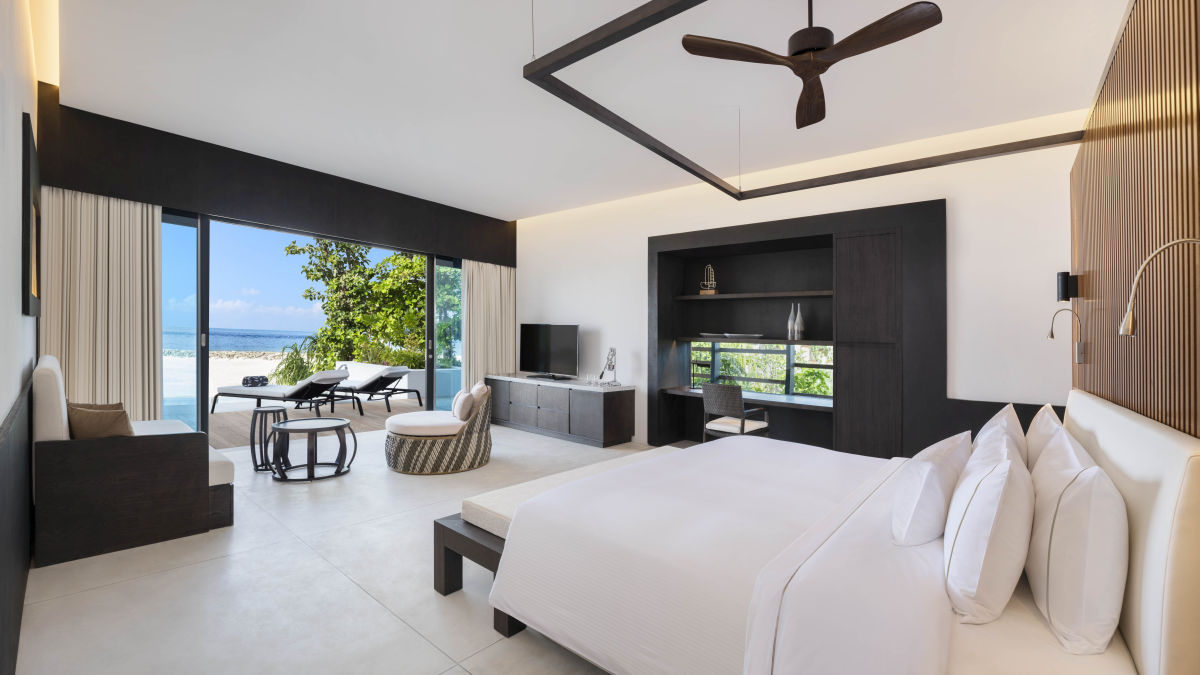 Tengerparti villa medencével