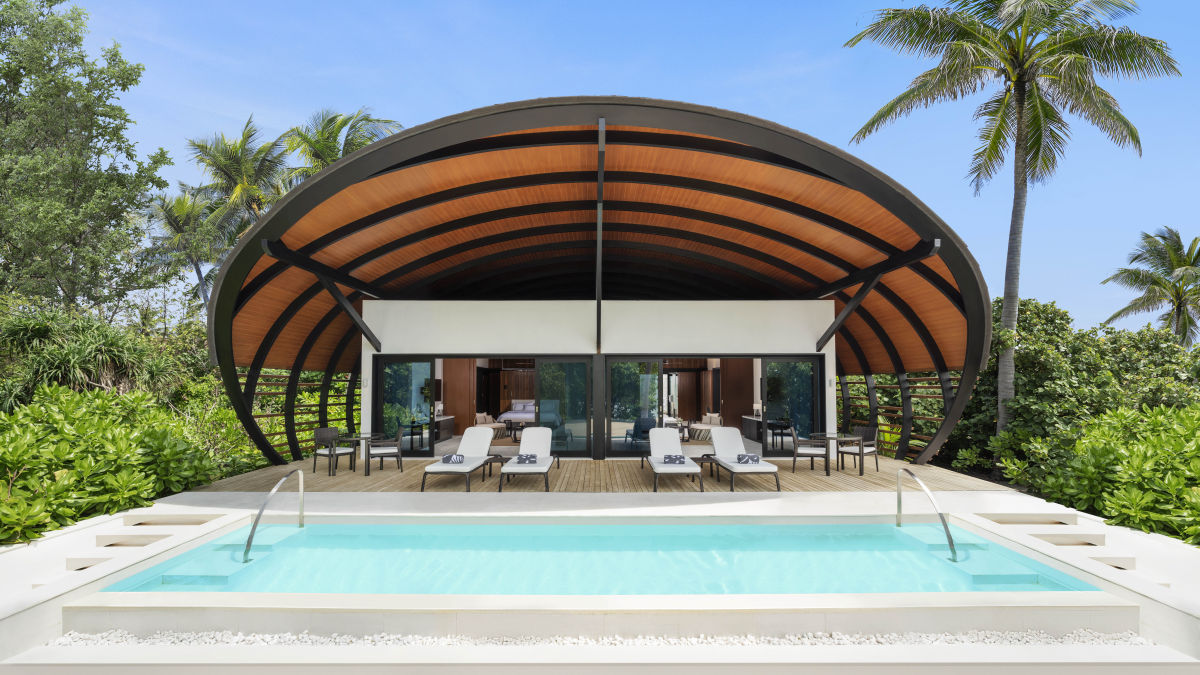 Tengerparti villa medencével