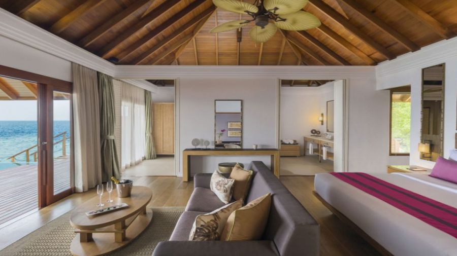 Víz feletti villa medencével