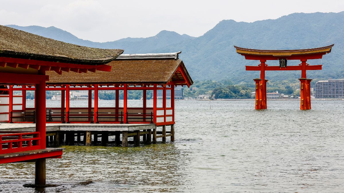 Miyajima-Itsukushima kegyhely