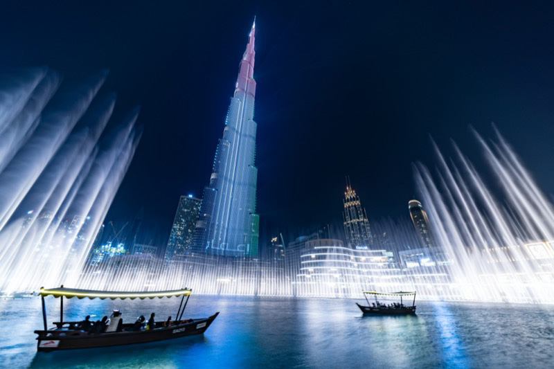 a Dubai szökőkút fényei a vízről csodálva (The Dubai Fountain Lake Ride)