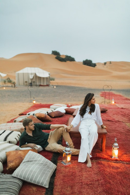 sivatagi éjszaka kettesben (desert glamping)