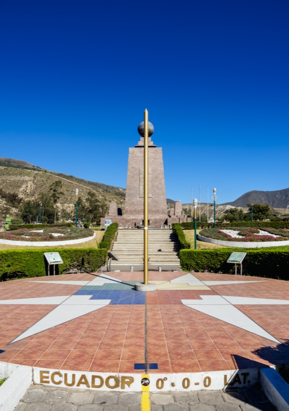 Ecuador - Mitad del Mundo emlékmű szemből - OTP Travel Utazási Iroda