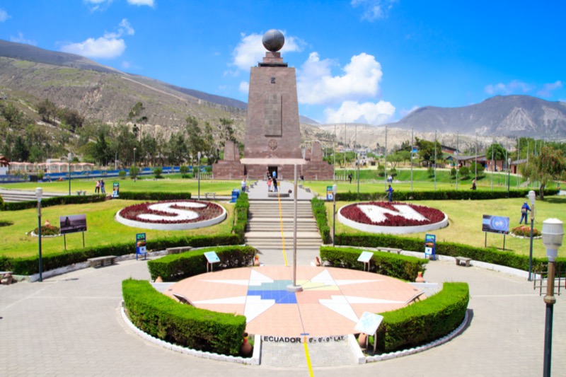 Ecuador - Mitad del Mundo emlékmű távolról - OTP Travel Utazási Iroda