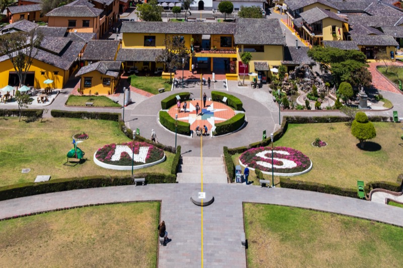 Ecuador - Mitad del Mundo emlékmű magasból - OTP Travel Utazási Iroda