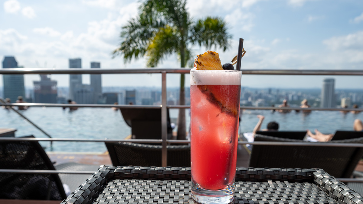 Singapore Sling, a legendás szingapúri koktél - OTP Travel Utazási Iroda