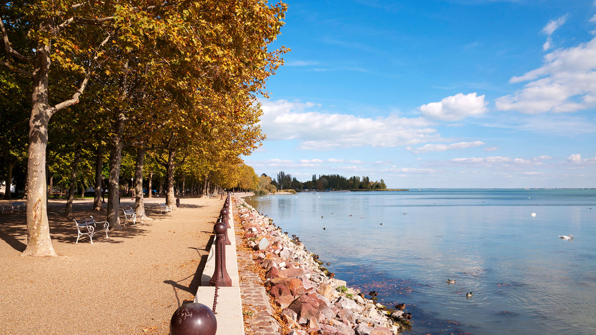 Magyarország, Balatonfüred, Tagore sétány, promenád ősszel